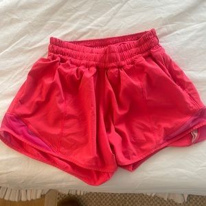 Lululemon low rise hotty hot shorts